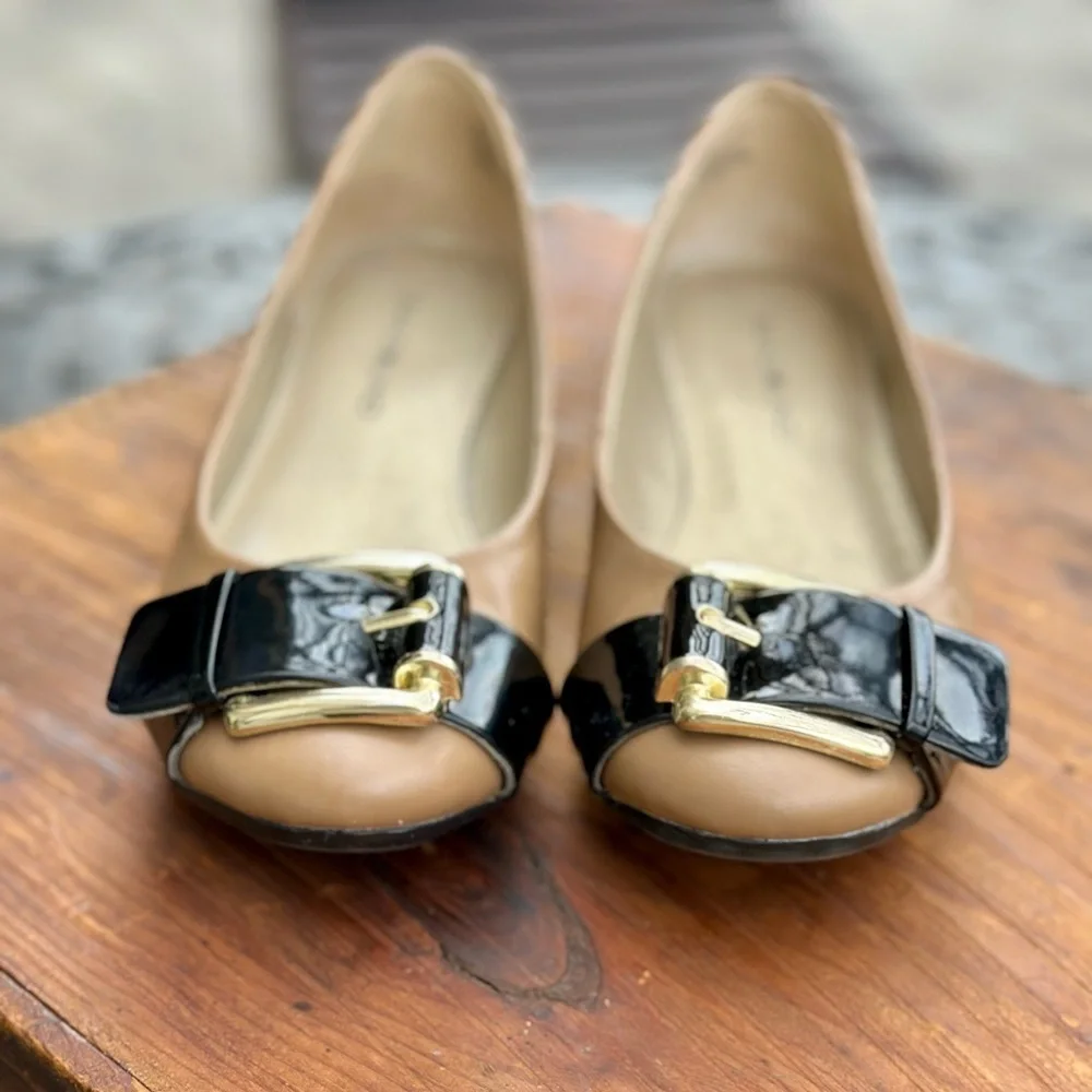 Bandolino Leather and Patent 7 1/2M Flats